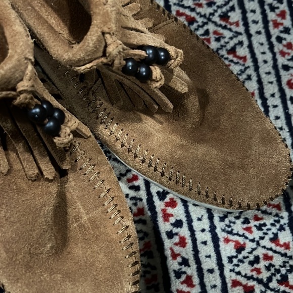 Minnetonka shoes - Picture 3 of 7